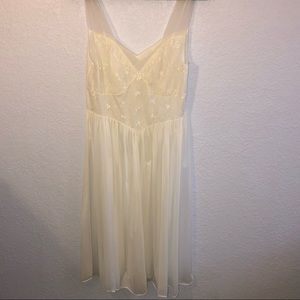 Vintage soft white delicately embroidered 1950s ballerina style nightgown sz Med